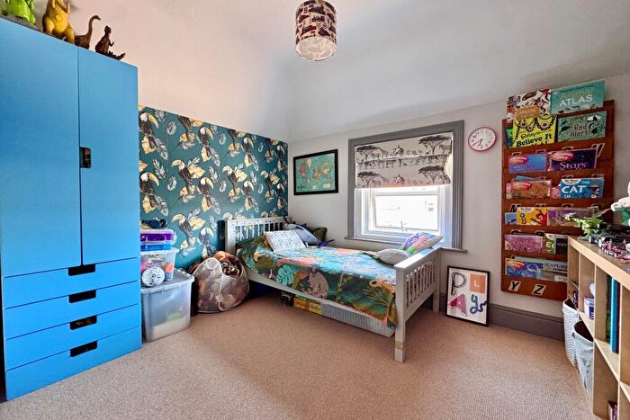 4 Bedroom Semi-Detached House For Sale In Linden Road, Swanage, BH19 - Photo 9