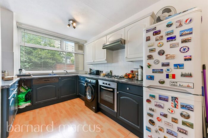 4 Bedroom Terraced House For Sale In Swanwick Close, London, SW15