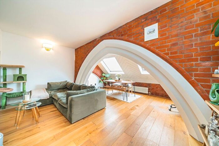 2 Bedroom Flat For Sale In Stamford Brook Road, Hammersmith, W6