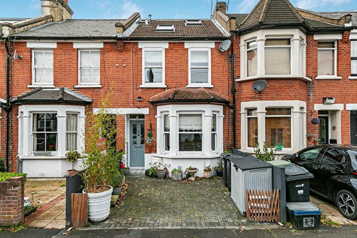 5 Bedroom Property For Sale In Walpole Road, London, E18