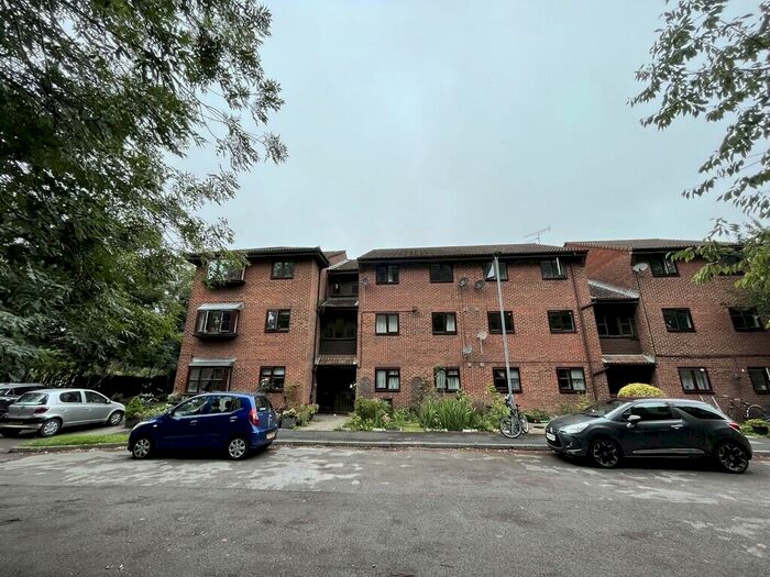 1 Bedroom Apartment To Rent In Honeywood Close, Portsmouth, PO3