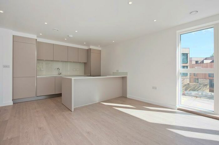 2 Bedroom Apartment To Rent In Tyson Road, Forest Hill, London, SE23