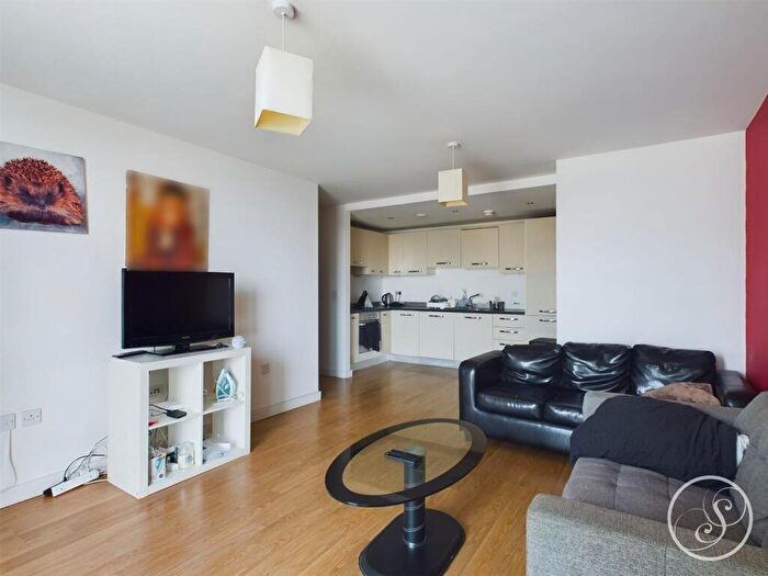 2 Bedroom Flat To Rent In Skyline, St Peters Square, Leeds, LS9
