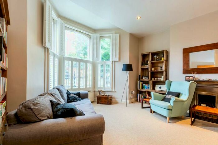2 Bedroom Flat To Rent In Jasper Road, Crystal Palace, London, SE19
