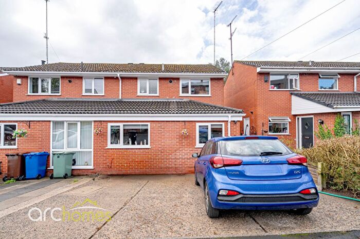3 Bedroom Semi-Detached House For Sale In Unsworth Avenue, Tyldesley, M29