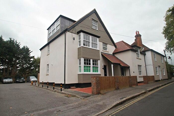 2 Bedroom Flat To Rent In High Street, Hamble, SO31