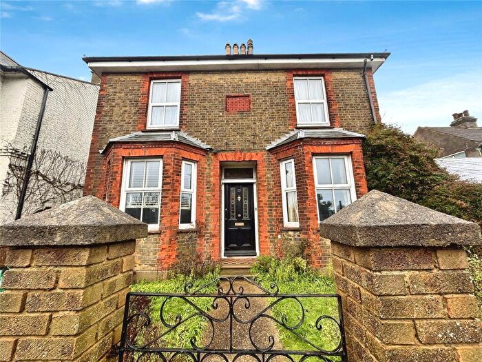 4 Bedroom Link Detached House For Sale In Dover Road, Walmer, Deal, Kent, CT14