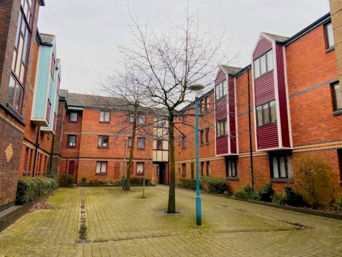 1 Bedroom Flat To Rent In St Nicholas Square, Marina, Swansea. Ug., SA1
