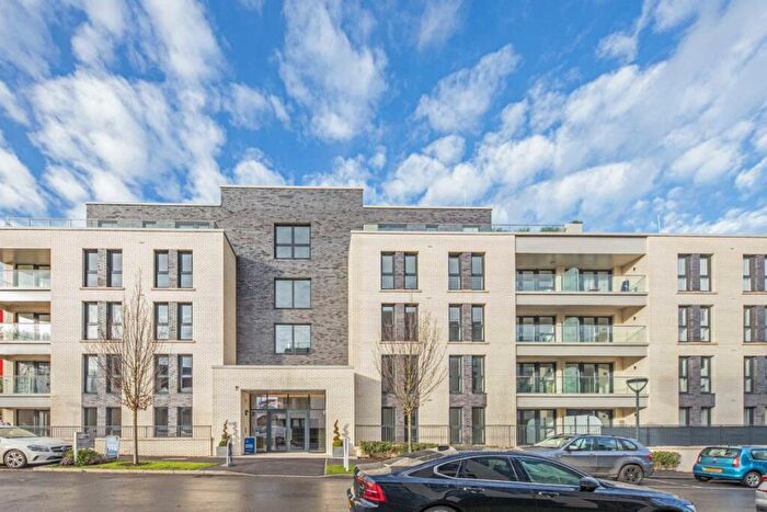 2 Bedroom Flat To Rent In Chieftain Road, Chertsey, KT16