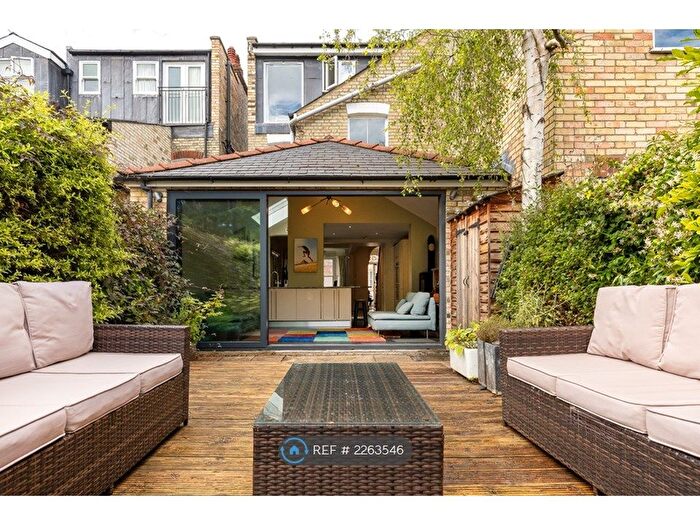 3 Bedroom Semi-Detached House To Rent In Humberstone Road, Cambridge, CB4