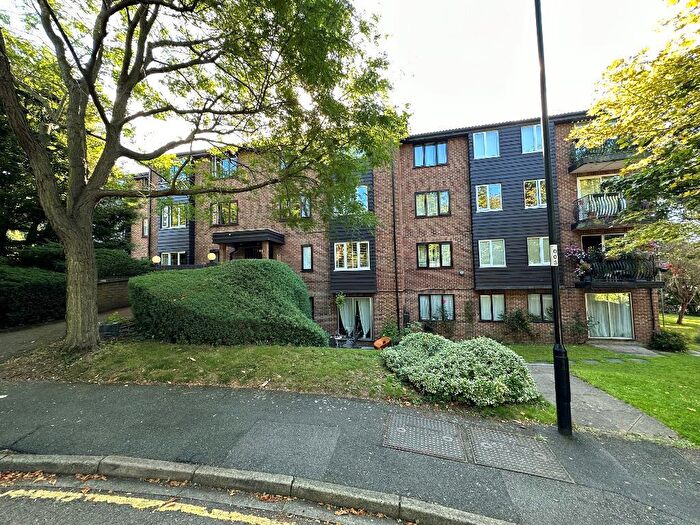 2 Bedroom Flat To Rent In Steep Hill, East Croydon, CR0