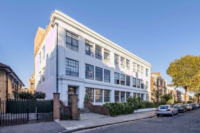 2 Bedroom Flat To Rent In King Edward's Road, London Fields, E9