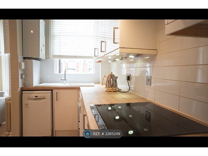 2 Bedroom Flat To Rent In Clapham, London, SW4