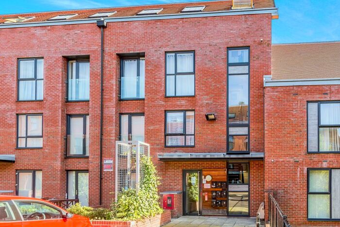 2 Bedroom Apartment To Rent In Candleford Court, Buckingham, MK18