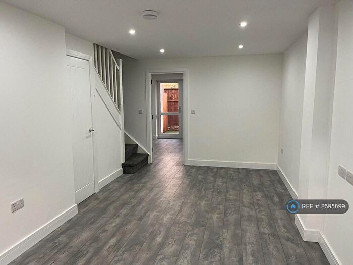 2 Bedroom End Of Terrace House To Rent In Bridge Court, Oldbury, B69