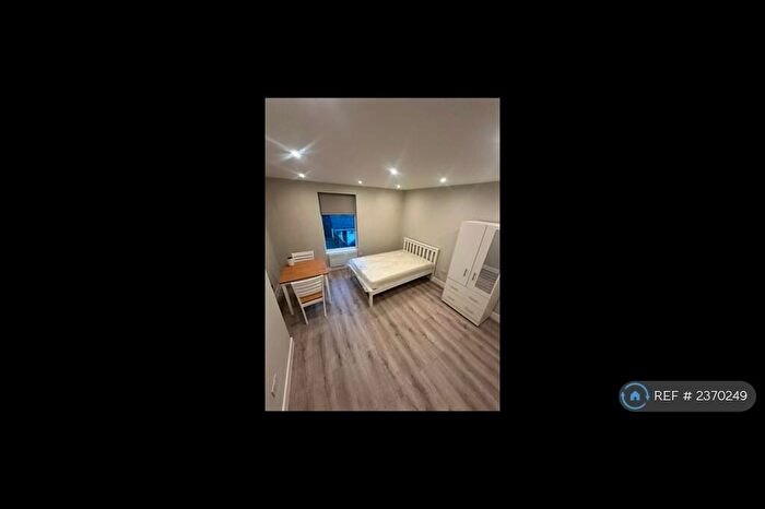 Studio To Rent In Lee High Road, London, SE13