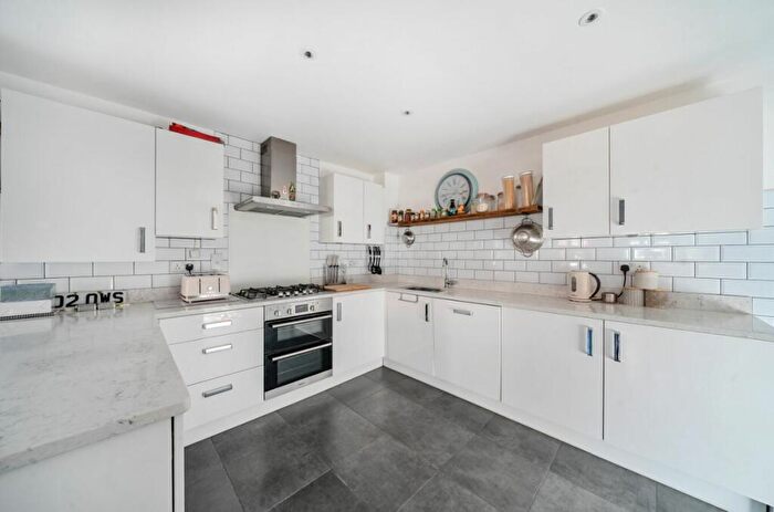 5 Bedroom Detached House For Sale In Cameron Crescent, Bedford, MK40