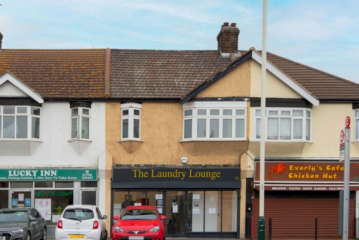 2 Bedroom Flat To Rent In Rainham Road, Rainham, Essex, RM13