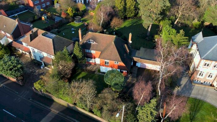 3 Bedroom Detached House To Rent In Ickenham Road, Ruislip HA4