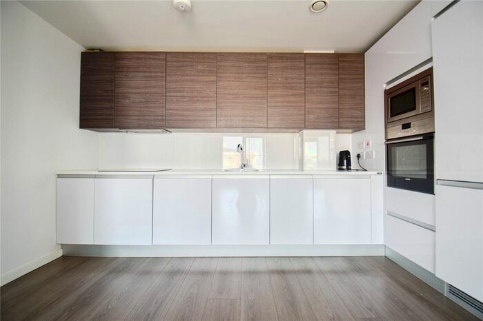 3 Bedroom Flat To Rent In Marque House, Hills Road, Cambridge, CB2