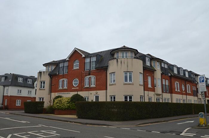 2 Bedroom Flat To Rent In Station Road, Egham, TW20
