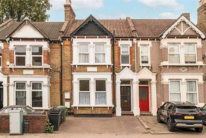 2 Bedroom Flat For Sale In Brownhill Road, Catford, SE6