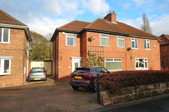3 Bedroom Semi-detached House For Sale In Mansfield Crescent, Armthorpe, Doncaster, DN3