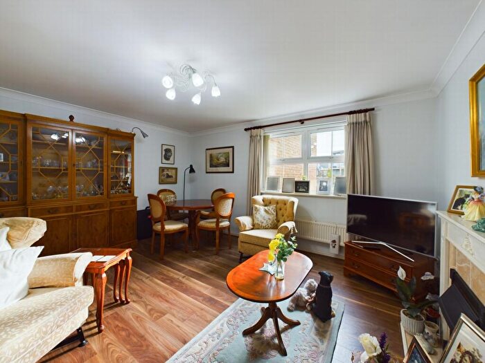2 Bedroom Flat For Sale In Heath Road, Haywards Heath, RH16