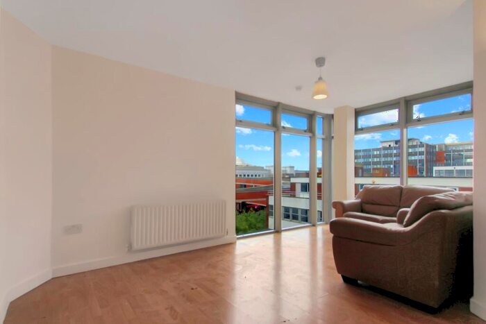 3 Bedroom Flat To Rent In Headstone Road, HA1