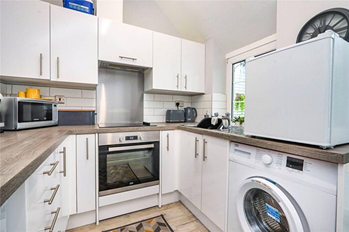 2 Bedroom Cottage To Rent In Abbotsham Road, Bideford, EX39