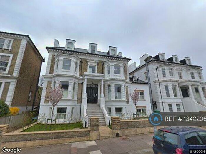 2 Bedroom Flat To Rent In Avenue Elmers, Surbiton, KT6