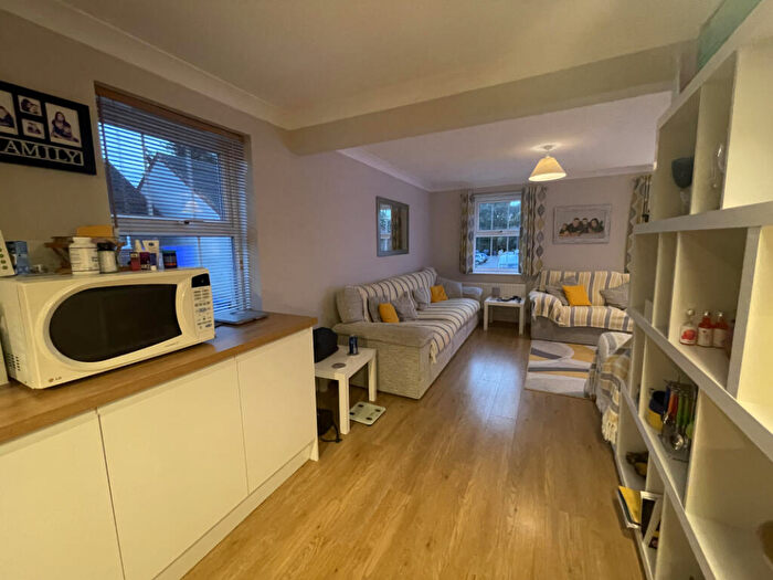 5 Bedroom Semi-Detached House To Rent In Pexalls Close, Hook, RG27