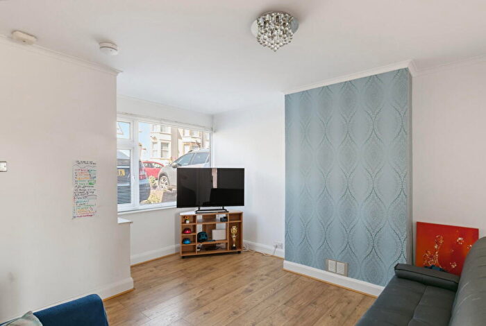 3 Bedroom Terraced House To Rent In Priory Hill, Dartford, DA1