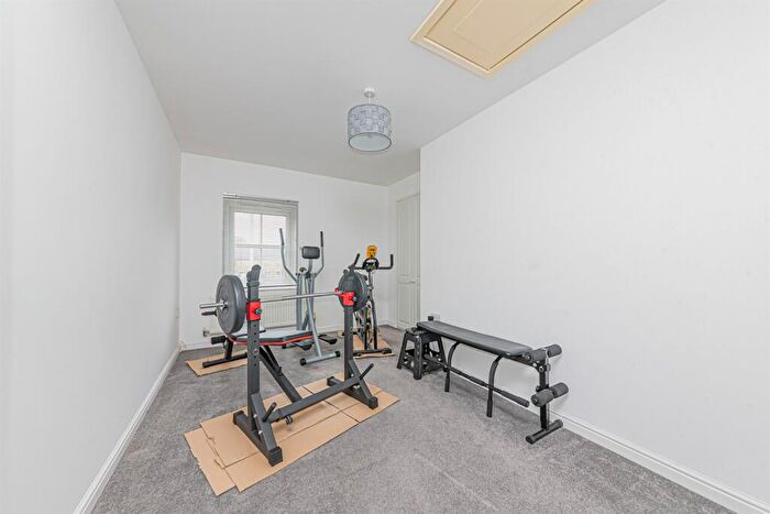 2 Bedroom Apartment To Rent In Victoria Gardens, Wokingham, RG40