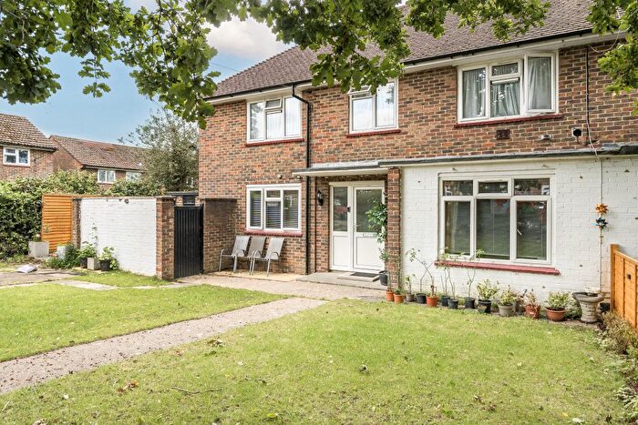 2 Bedroom Maisonette To Rent In Spring Plat, Crawley, RH10