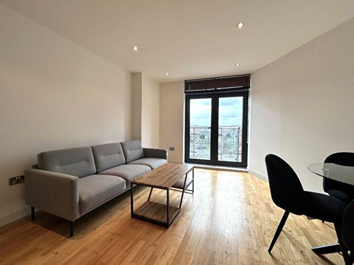 2 Bedroom Flat To Rent In Gotts Road, Leeds, LS12