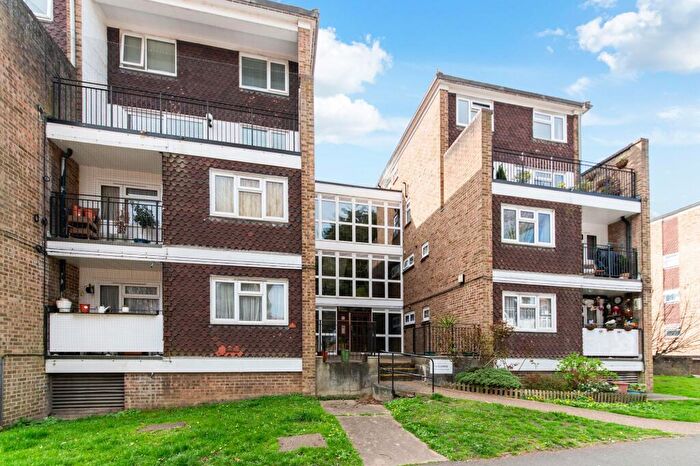 2 Bedroom Flat To Rent In King Charles Road, Surbiton, KT5