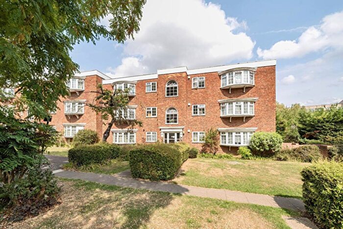 2 Bedroom Flat To Rent In Bispham Road, Hanger Hill, London, NW10