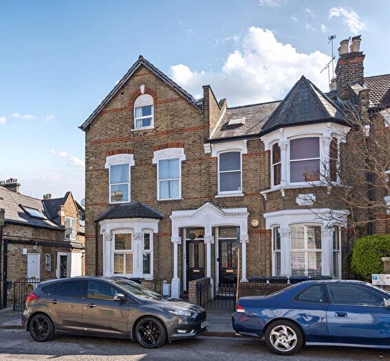 1 Bedroom Flat For Sale In Percy Road, London, N12
