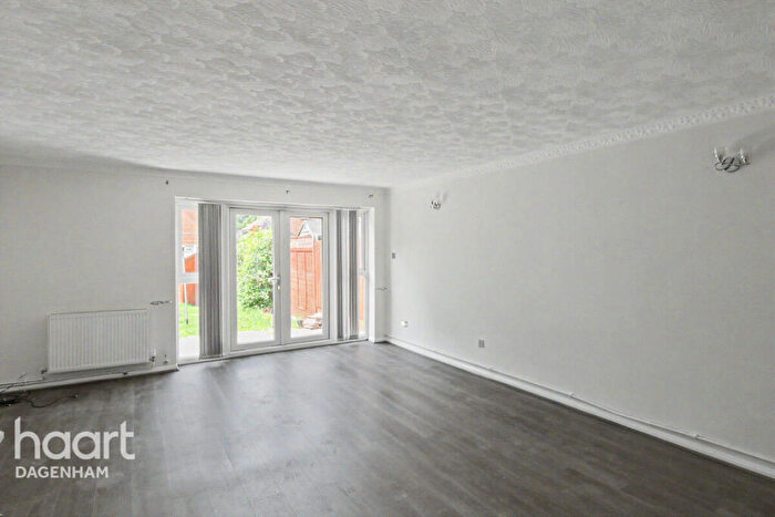 3 Bedroom Terraced House To Rent In Rainham Road North, Dagenham, RM10