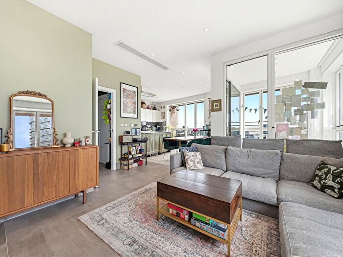 2 Bedroom Penthouse For Sale In Arniston Way, London, E14
