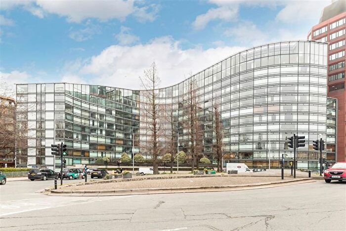 3 Bedroom Flat To Rent In Albert Embankment, Albert Embankment, SE1