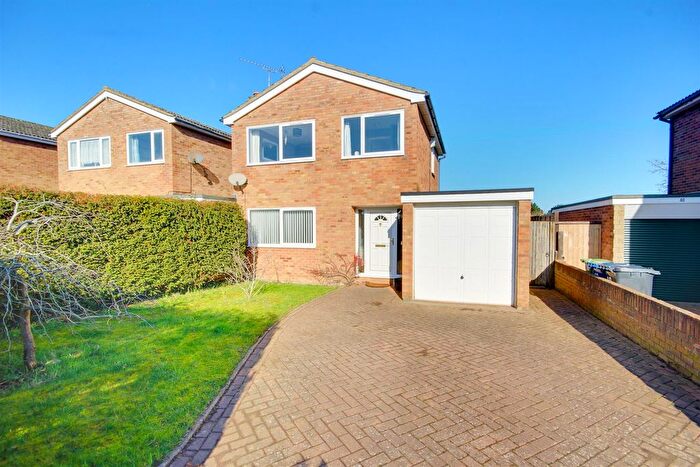 3 Bedroom Link Detached House For Sale In Wheatley Crescent, Bluntisham, PE28
