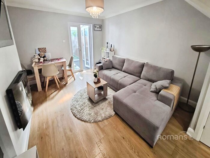 2 Bedroom Semi-Detached House To Rent In Frogmore Close, Slough, Berkshire, SL1