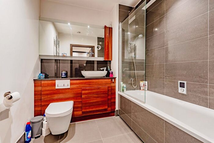 1 Bedroom Flat For Sale In Queens Road, East Grinstead, RH19