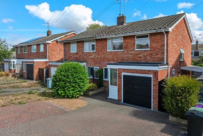 3 Bedroom Semi Detached House For Sale In Godsey Lane, Market Deeping, Lincolnshire, Peterborough, PE6