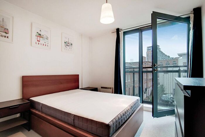 2 Bedroom Flat To Rent In Wapping Lane, Wapping, London, E1W