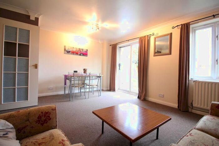 2 Bedroom Semi-Detached House To Rent In Hamilton Road, Watford WD19
