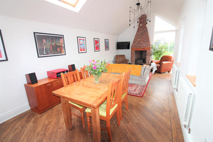 3 Bedroom Bungalow For Sale In West Drive, Thornton, FY5