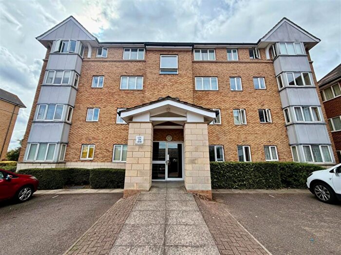 1 Bedroom Apartment For Sale In St Leonards Close, Grays, RM17